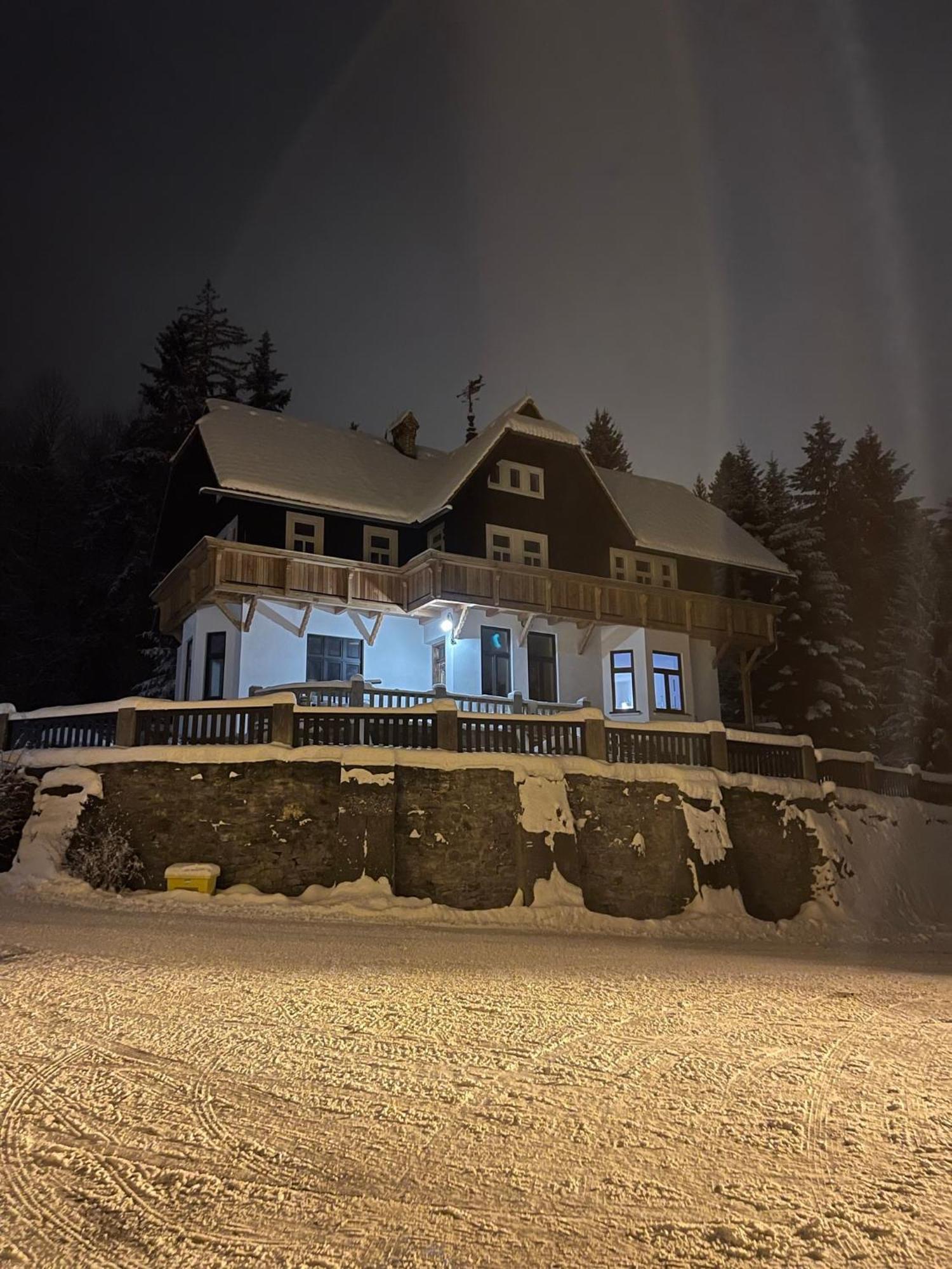 Apartmanovy Dum Jansky Sen ヤンスケー・ラーズニェ エクステリア 写真